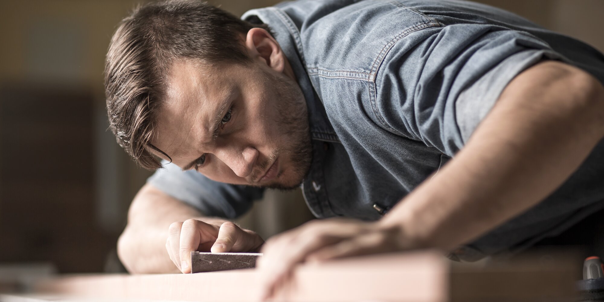 Specialist fitter at work - a BUG user group | © iStock-506547812