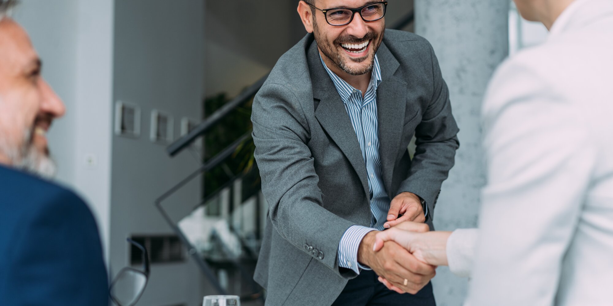 Becoming a BUG partner with a handshake | © iStock-1758688771