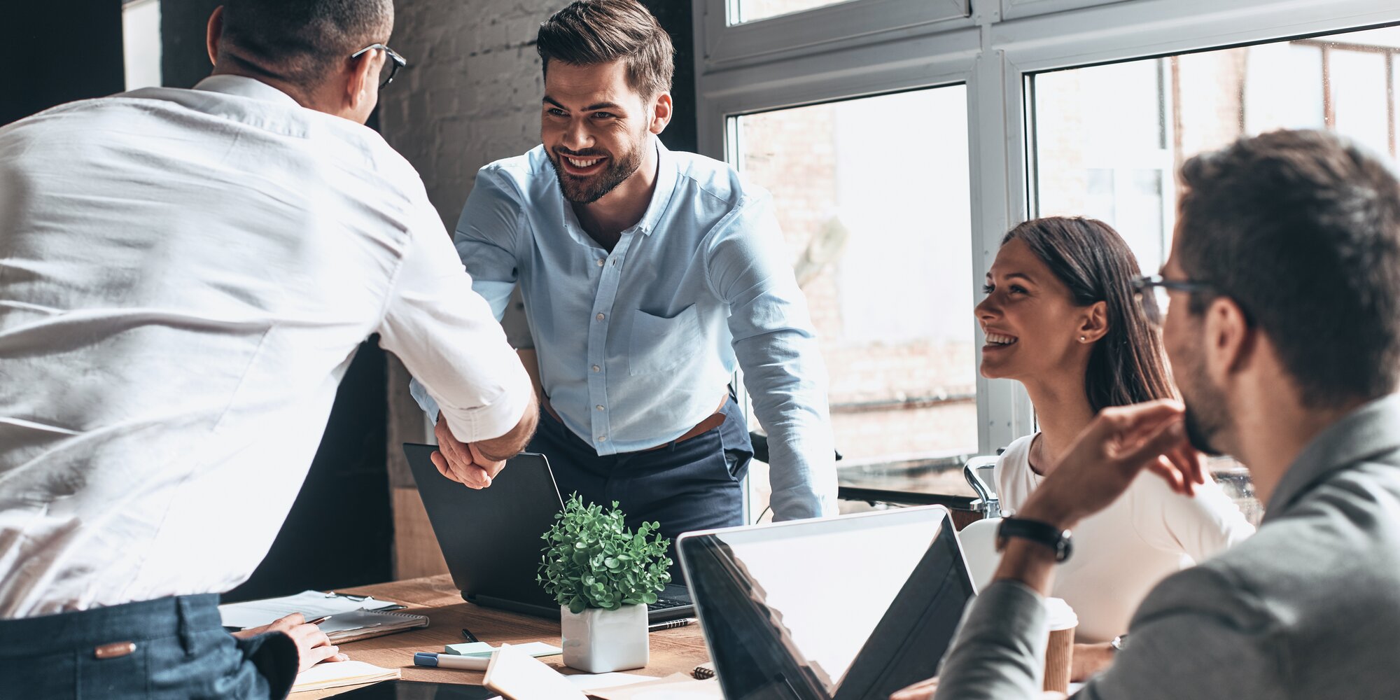 BUG Systempartner an einem Tisch | © iStock-9515142