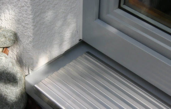 Eingebautes Austrittsprofil eingebaut mit Gleitabschluss