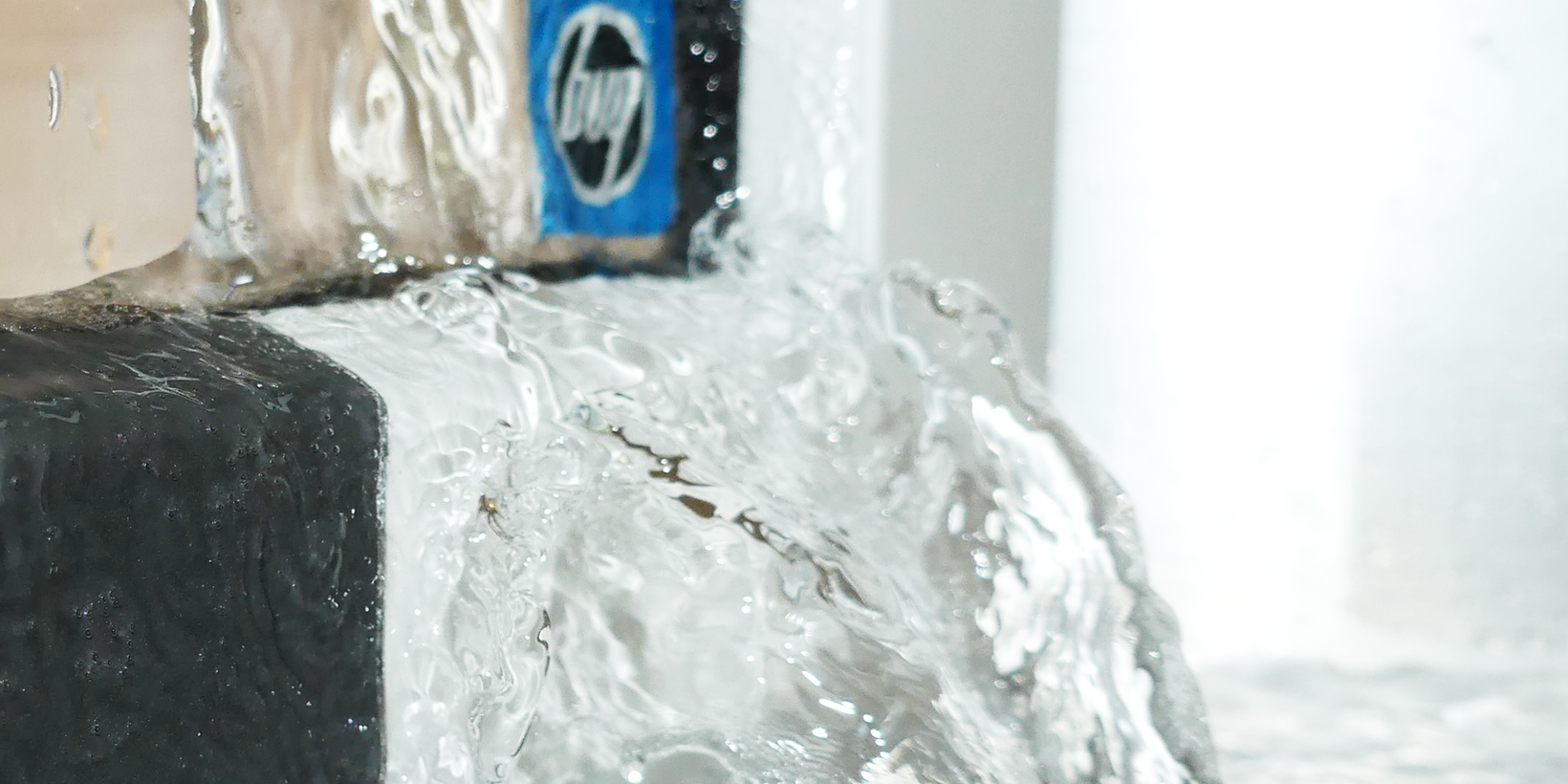 Optimierter Wasserablauf am Fenster durch Triangel-Element.