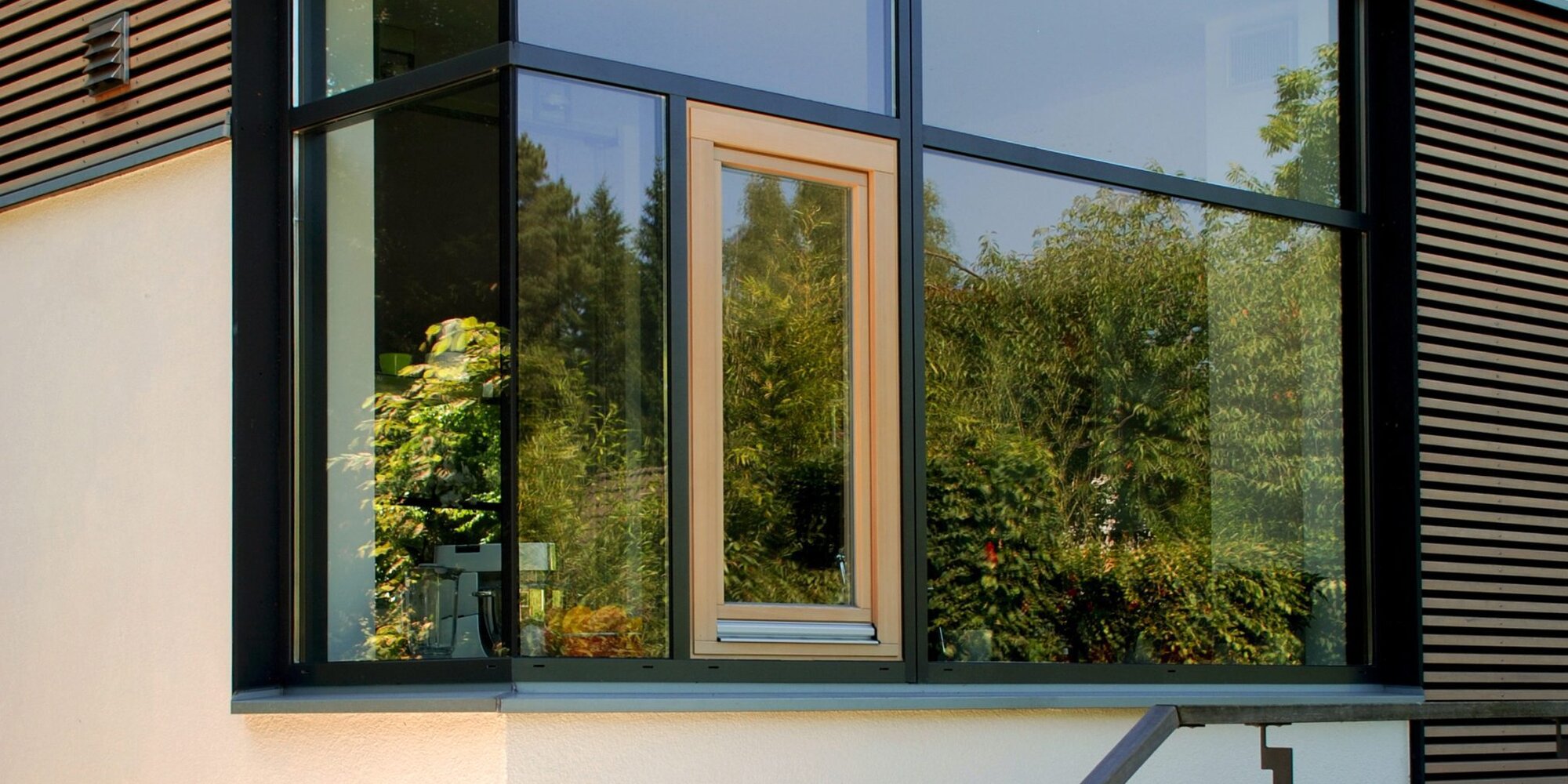 Wooden windows with weather protection from BUG | © FRESAND GmbH
