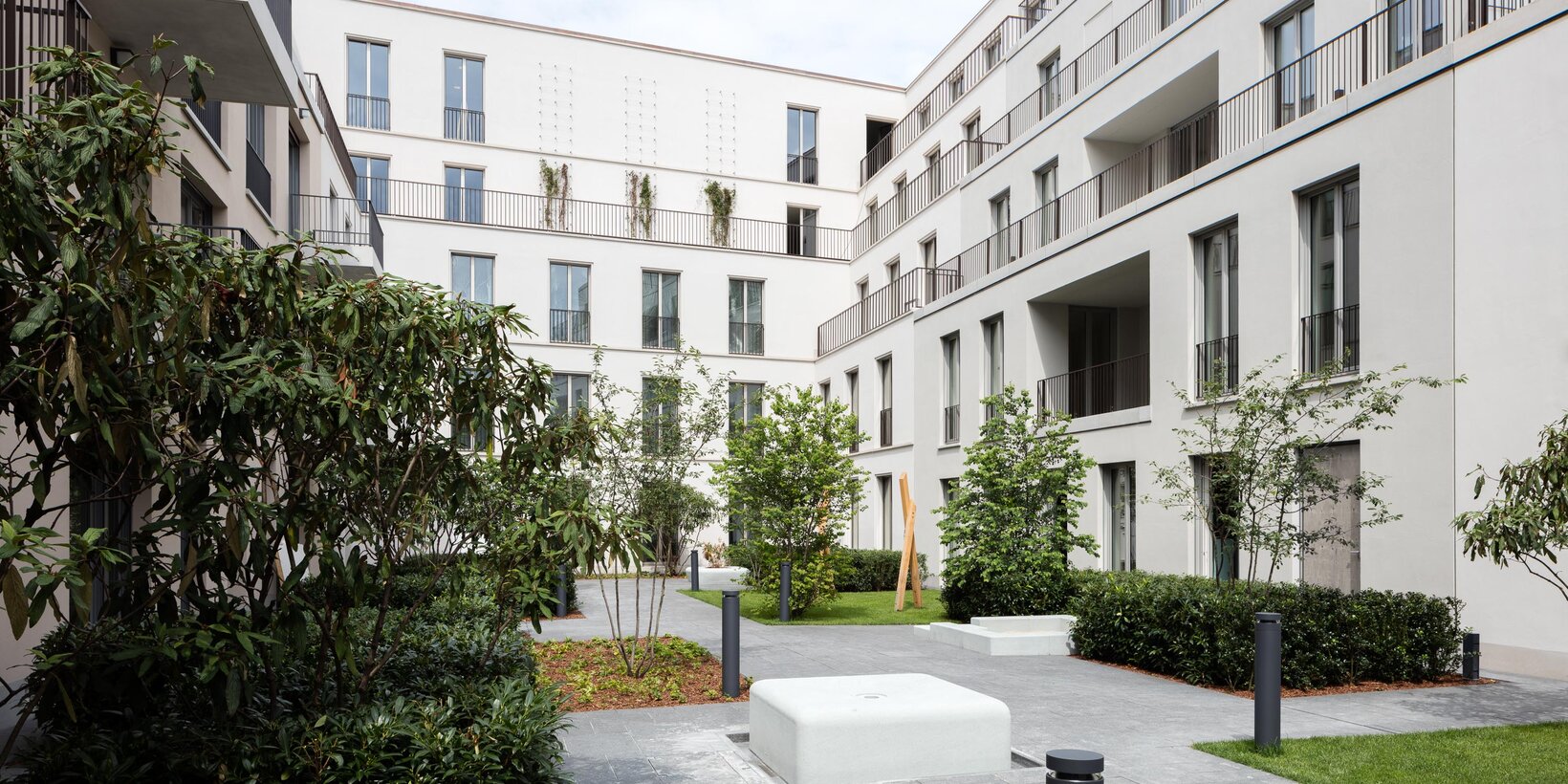 Gebäude vom Innenhof des Bürohauses am Schinkelplatz in Berlin