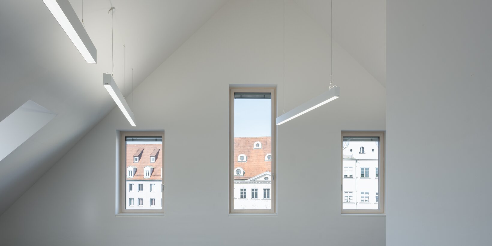 Innenansicht von Holz-Aluminium-Fenster von BUG im evangelischen Gemeindezentrum in Augsburg