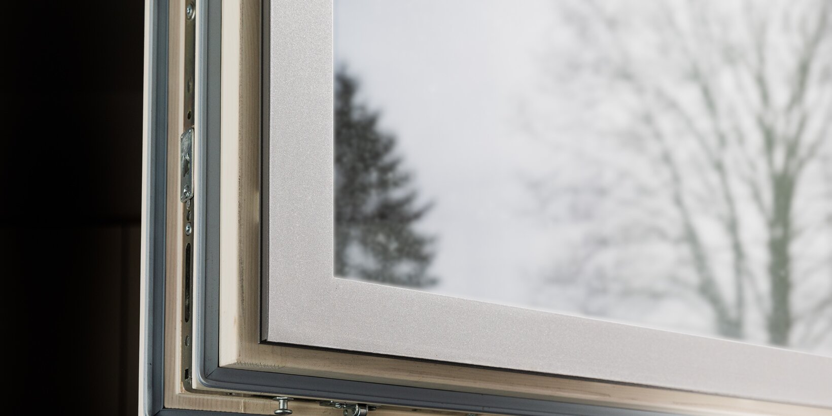 Flügelprofil des flächenversetzten Holz-Aluminium-Fensters von BUG im Rathaus in Wolfegg