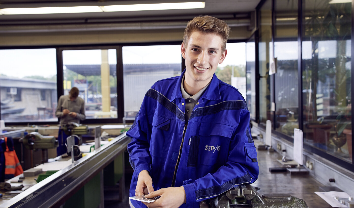 Technischer Auszubildender in der Lehrlingswerkstatt