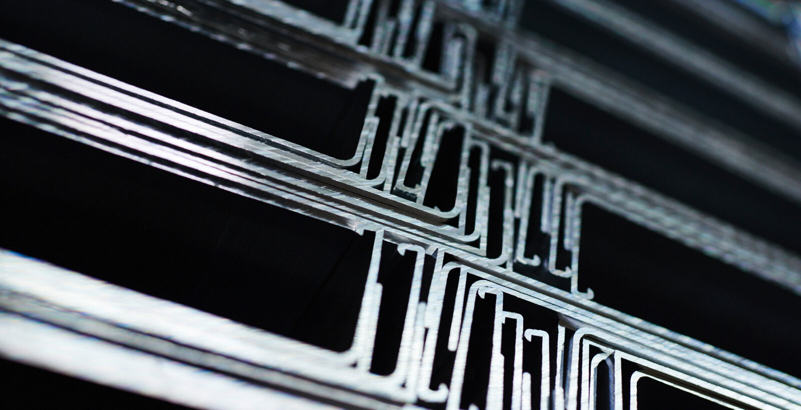 Querschnitt von stranggepressten Aluminium Fensterbänken aus Vogt